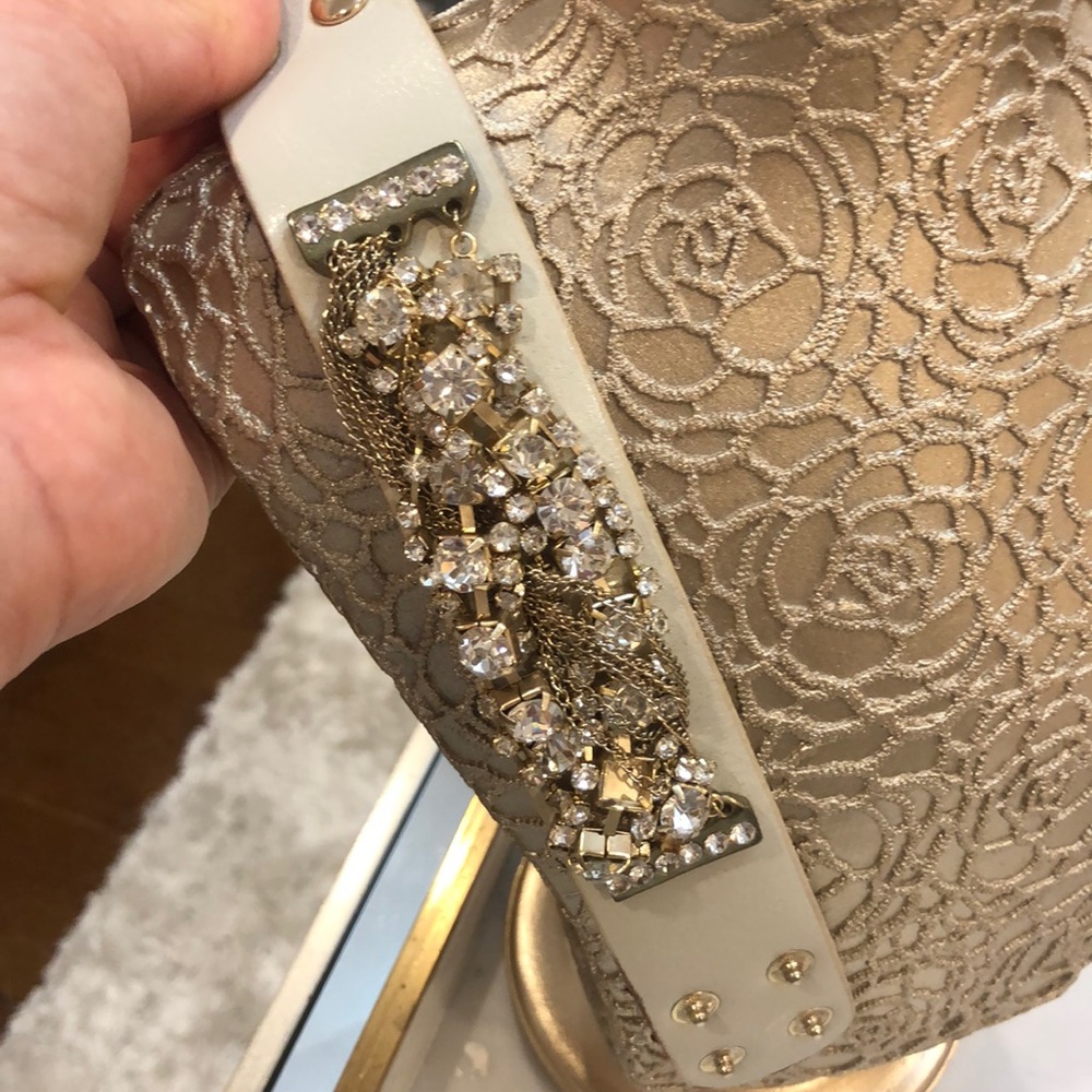 3 bracelets for 1! Dazzling and unique design bracelets